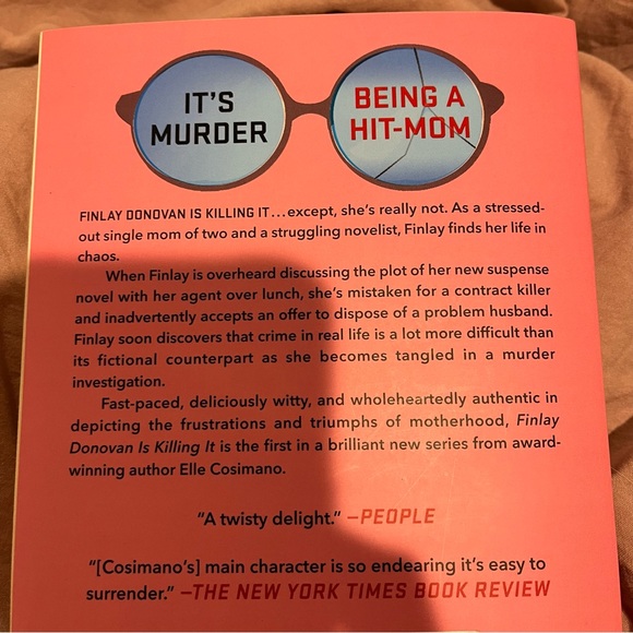Finlay Donovan Is Killing It. A murder mystery book - Picture 2 of 2